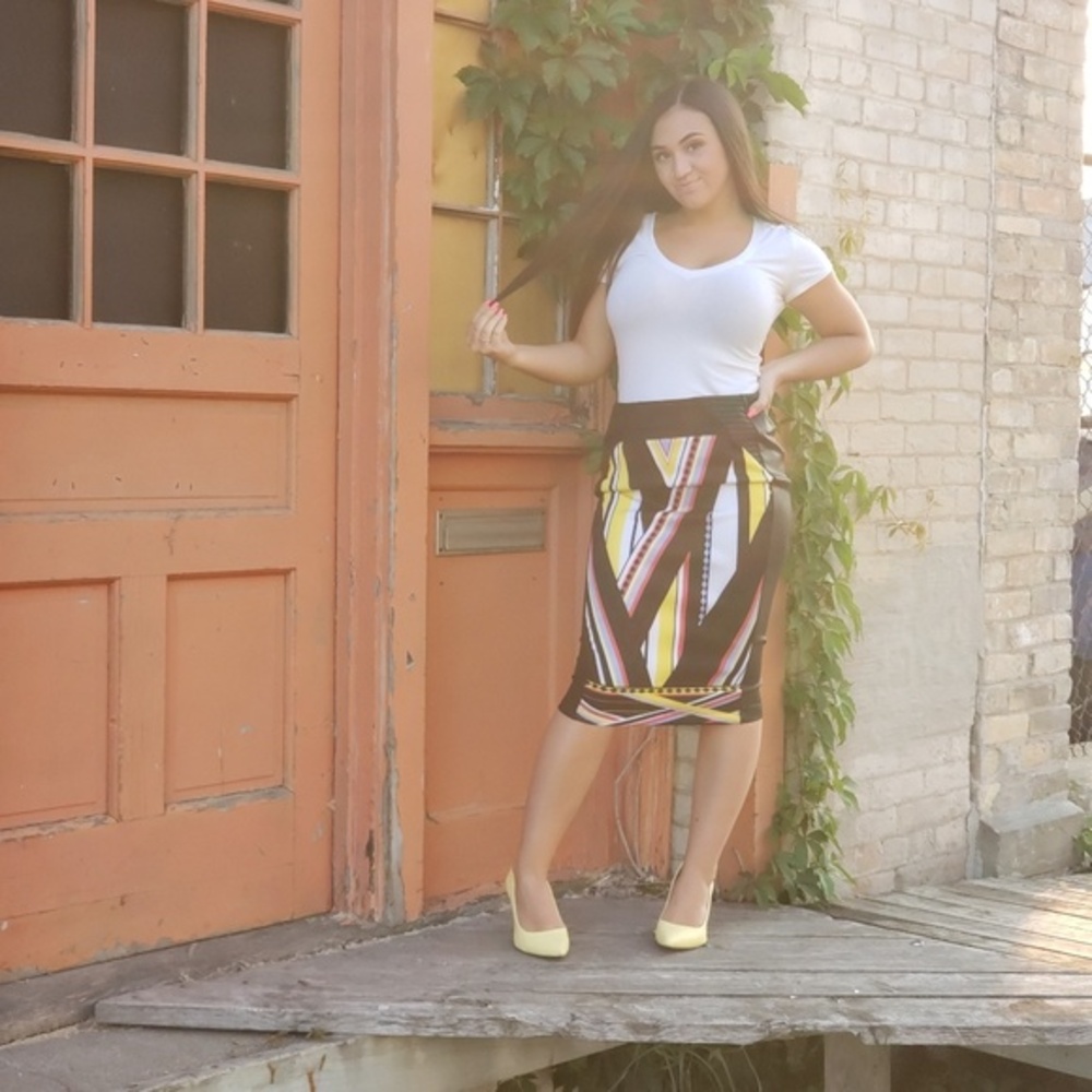 Black‎ aztek print skirt size 2